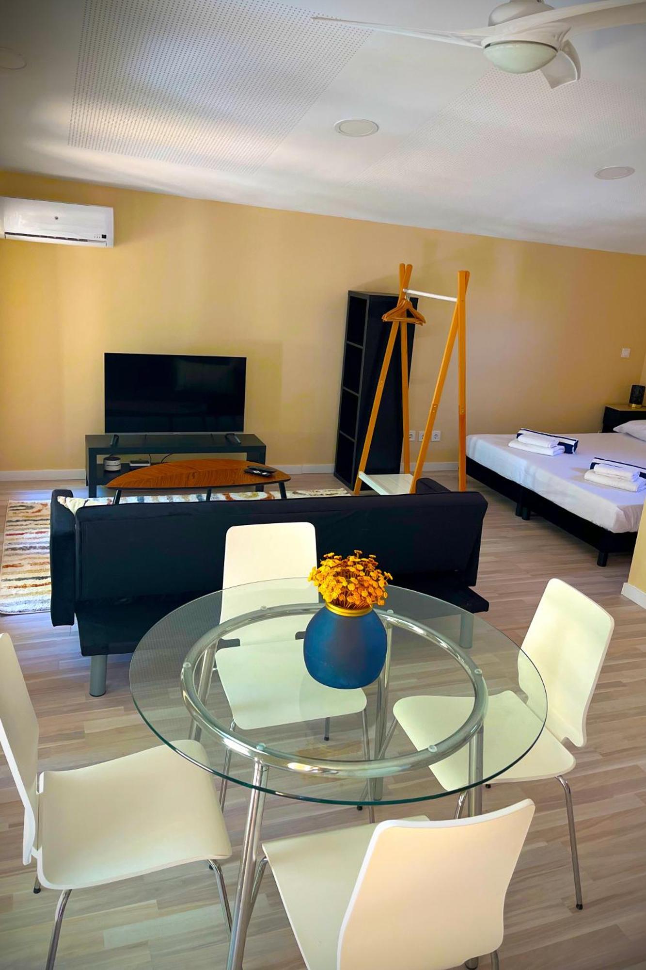 Fee4Me Cabin With Pool And Garden Сан-Мартин-де-ла-Вега Экстерьер фото